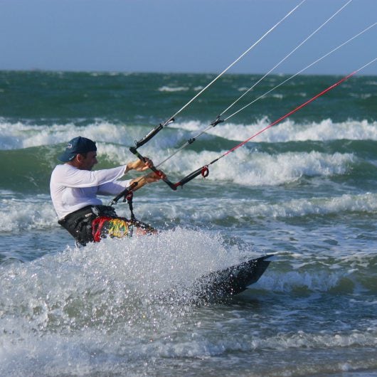 kitesurfing-1621022_1920