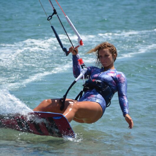 kitesurfing-2739359_1920